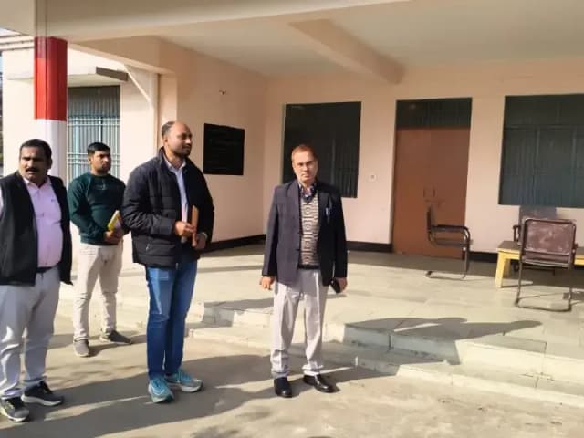 Sonbhadra News: जिलाधिकारी ने कठपुरवा मिनी स्टेडियम का किया औचक निरीक्षण, मूलभूत सुविधाएं उपलब्ध कराने का निर्देश.