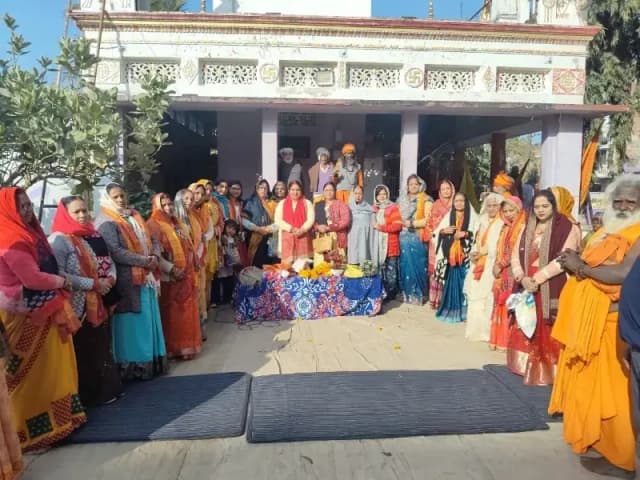 Sonbhadra News: जरूरतमंदों को कंबल वितरण, कराया गया भोजन, रामगढ़ कसारी शिव सरोवर  स्थित भिखारी बाबा आश्रम पर हुआ आयोजन.