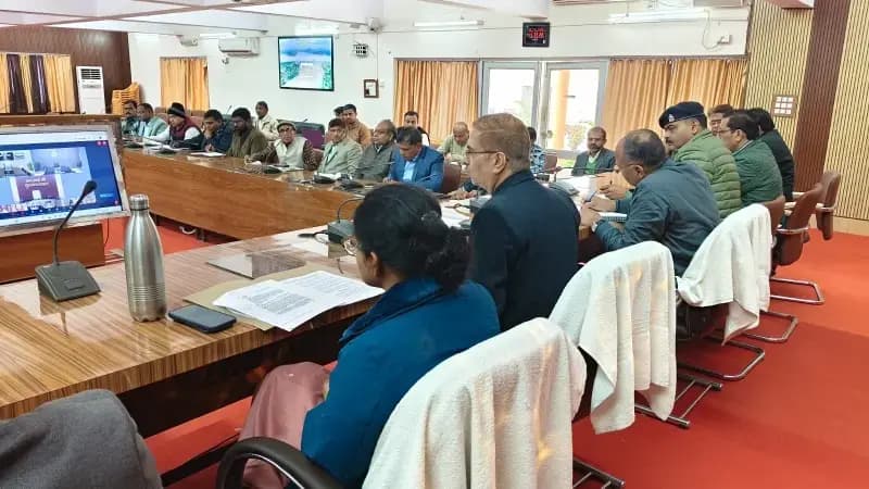 Sonbhadra News: उत्तर प्रदेश दिवस को भव्य और सफल बनाने में जुटे जिलाधिकारी, बैठक कर आयोजन की तैयारियों की समीक्षा की.