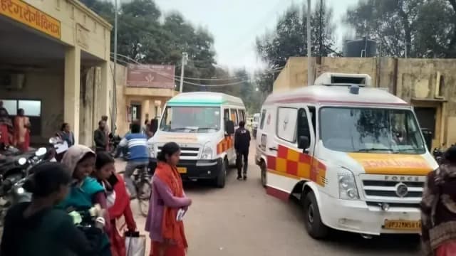 Sonbhadra News:  स्वास्थ्य केंद्रों पर नसबंदी के बाद महिलाओं को मिल रही सुविधा, 102 एम्बुलेंस सेवा महिलाओं के सेवा में तटपर.