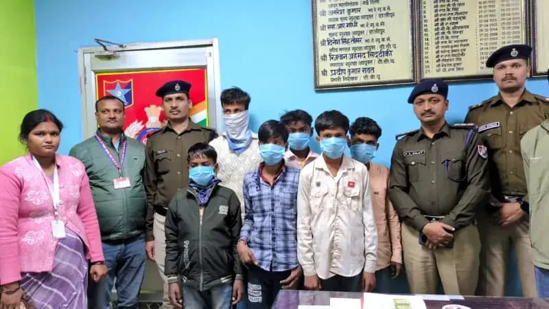 Chandauli News: सीमांचल एक्सप्रेस से बाल तस्करी का आरपीएफ ने किया भंडाफोड़.
