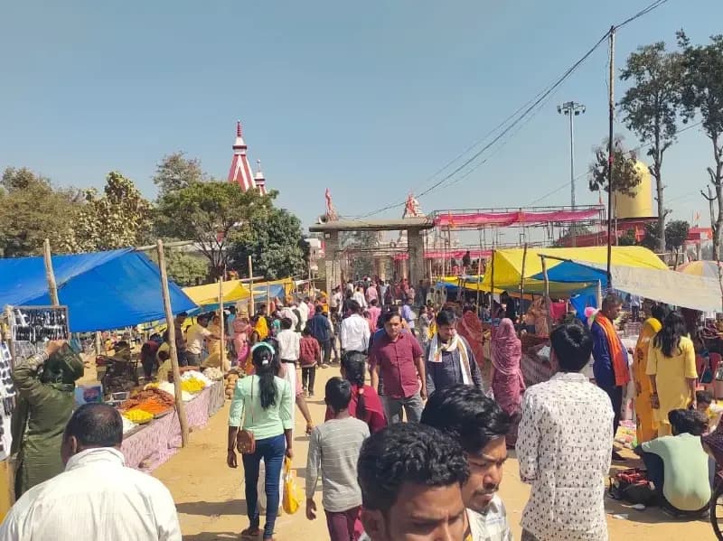 Sonbhadra News: महाशिवरात्रि पर अजीरेश्वर धाम में उमड़ा श्रद्धा का सैलाब, आस्था और उत्सव का दिखा संगम.