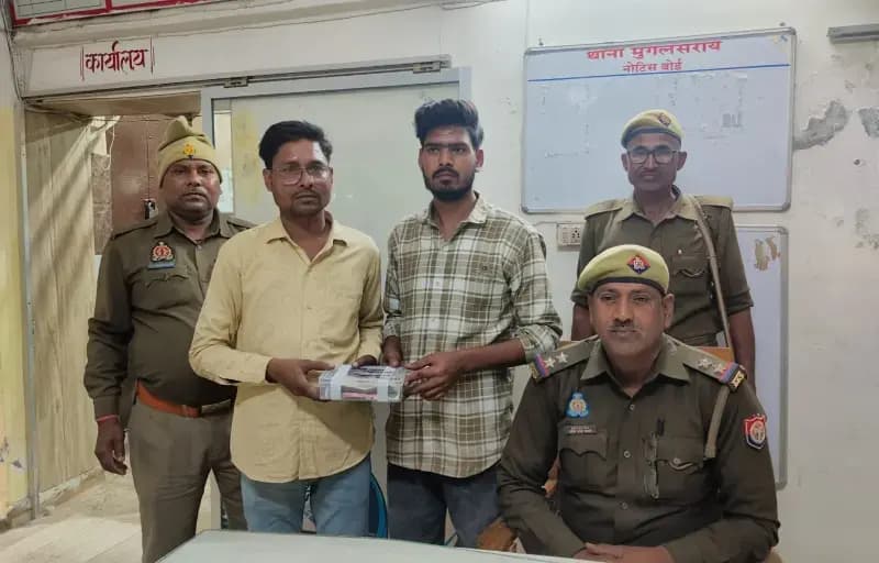 Chandauli News: टूटी फूटी झोपड़ी में चल रहा था जुए का अड्डा पुलिस ने मारा छापा.
