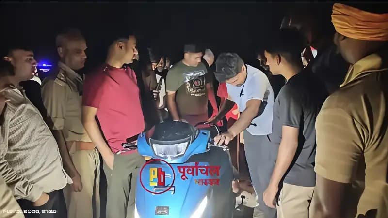 Chandauli News: नहर किनारे मिली स्कूटी, युवक के डूबने की आशंका, गोताखोरों कि मदद से तलाश जारी.
