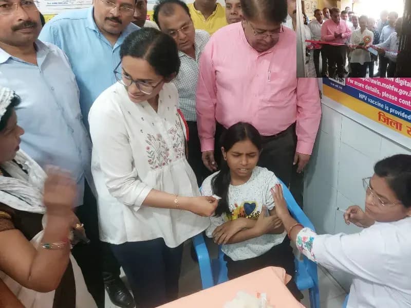 Sonbhadra News: जनपद में किशोरियों को सर्वाइकल कैंसर से बचाने के लिए एचपीवी टीकाकरण अभियान की शुरुआत.