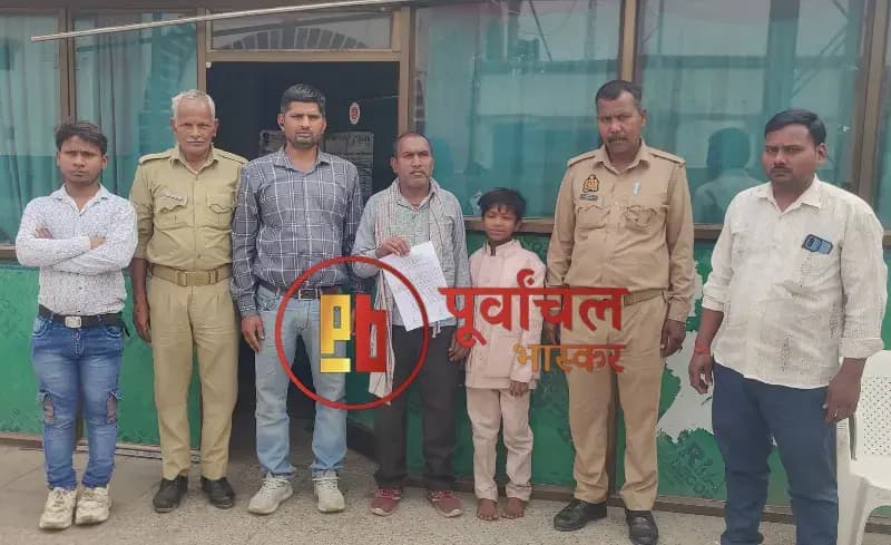 Chandauli News: डीडीयू जंक्शन पर 6 माह बाद कूड़ा बीनते मिला अपहृत नाबालिग, परिजनों को सौंपा गया नाबालिग.

