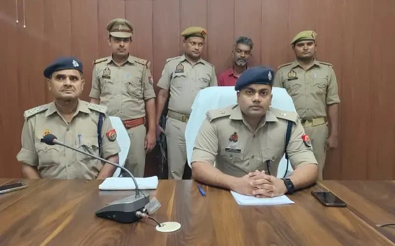 Chandauli News: प्याज की बोरियों में छिपी 70 लाख की शराब बरामद, ट्रक चालक गिरफ्तार.
