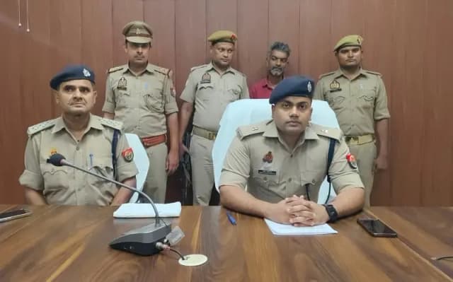 Chandauli News: प्याज की बोरियों में छिपी 70 लाख की शराब बरामद, ट्रक चालक गिरफ्तार.
