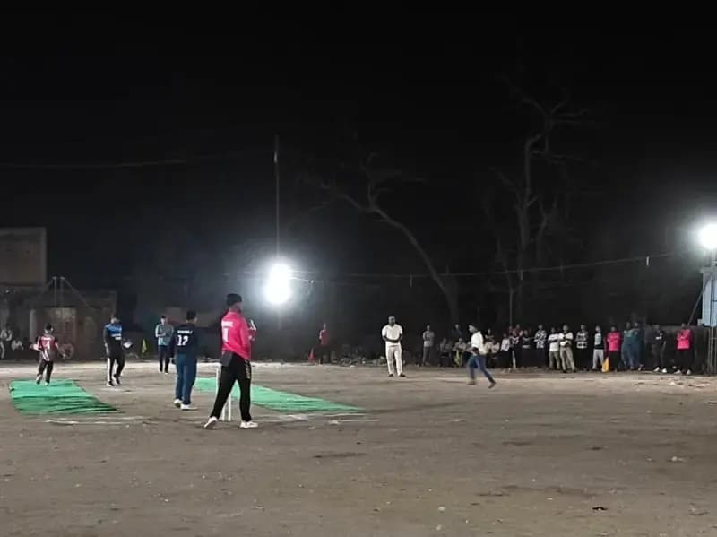 Sonbhadra News: बीजपुर प्रीमियर लीग रात्रिकालीन टूर्नामेंट में रोमांचक मुकाबले, सिरसोती, चेतवा और रिहंद बॉयज की शानदार जीत.