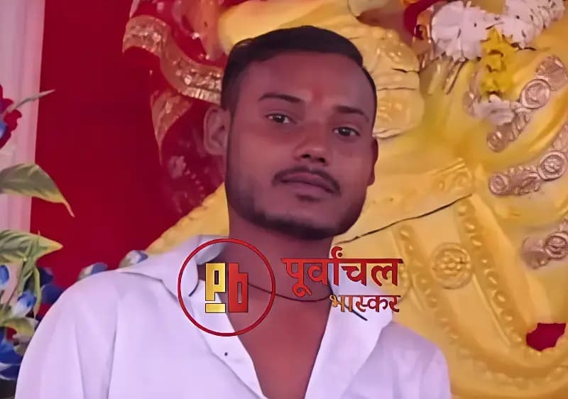 Chandauli News: झाड़ियों में छिपे पेड़ के तने से टकराई बाइक, युवक की मौत, ग्रामीणों में आक्रोश.
