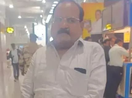 Sonbhadra News: कफ सिरप तस्करी नेटवर्क पर बड़ा प्रहार, आरोपी के पिता पर कड़ी कार्रवाई.