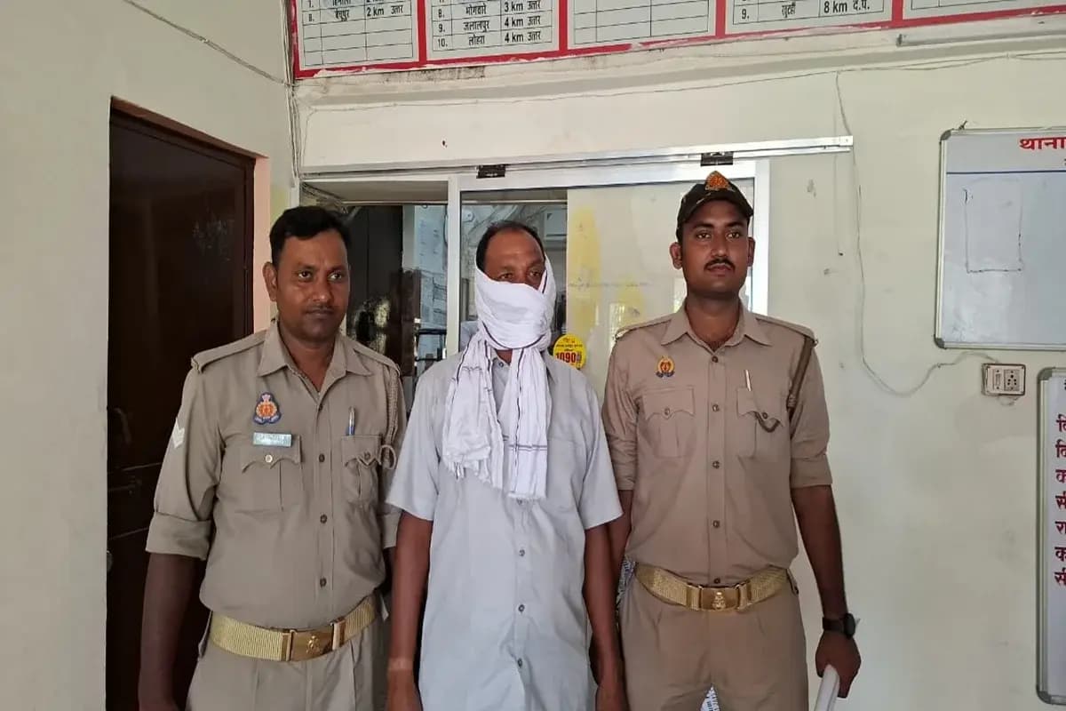 Chandauli News: प्रॉपर्टी डीलिंग के बहाने महिला को होटल में बुलाकर बलात्कार करने का रिटायर्ड फौजी पर लगा आरोप.