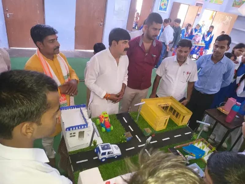 Sonbhadra News: आरकेआईसी चोपन में विज्ञान प्रदर्शनी का आयोजन, विज्ञान प्रदर्शनी में छात्रों ने बढ़-चढ़कर लिया हिस्सा.