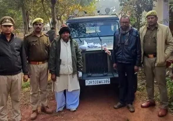 Chandauli News: शिकार की बड़ी कोशिश नाकाम, जंगल से दो शिकारी गिरफ्तार,थार गाड़ी समेत असलहा बरामद.