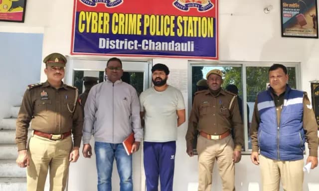 Chandauli News: बैंक खाते खरीदकर करते थे साइबर ठगी, साइबर पुलिस ने वाराणसी के युवक को दबोचा.