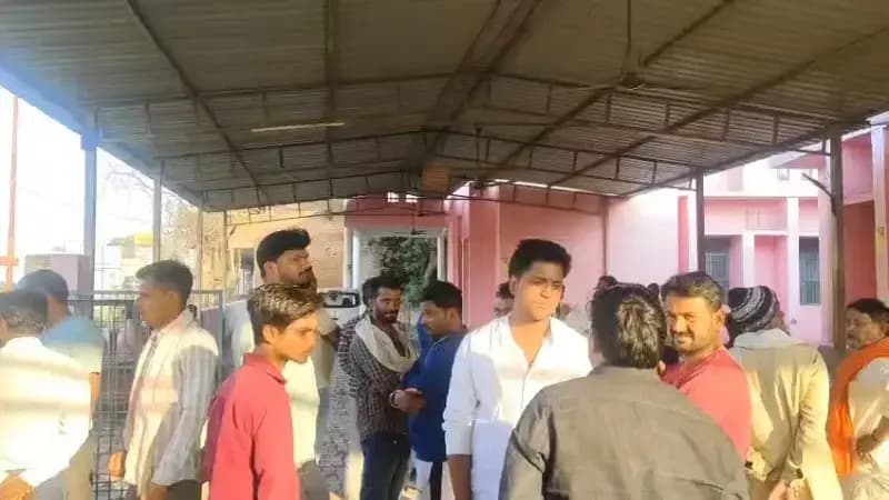 Chandauli News: दो बाइकों की की जबरदस्त टक्कर, एक की मौत दो घायल, एक ट्रामा सेंटर रेफर.