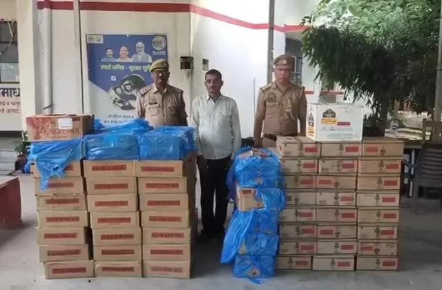 Chandauli News: ट्रक के गुप्त चैंबर में छिपाकर ले जा रहे थे 13 लाख की शराब, चालक गिरफ्तार.